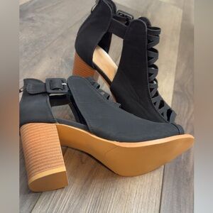 Women Size 7.5 Chunky Heels